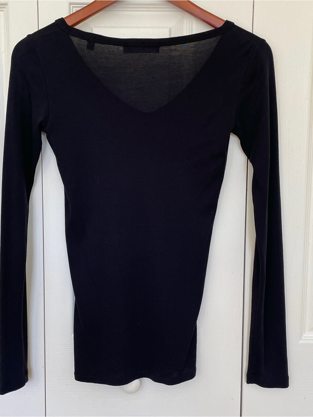 Vince Women's Black Pima Cotton Long-sleeve V-Neck Tee - Picture 4 of 6